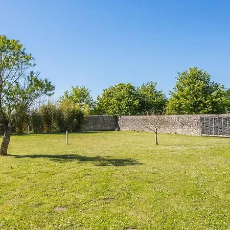 Saint-just-luzac Chateau Sleeps 15 Pool Wifi *