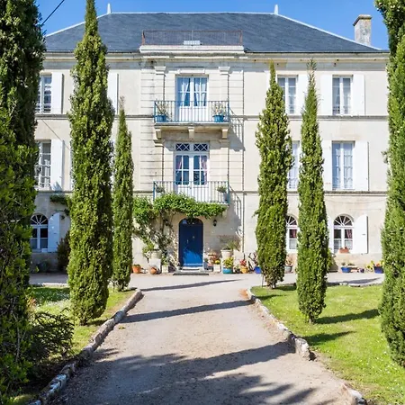 Saint-just-luzac Chateau Sleeps 15 Pool Wifi *