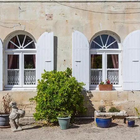 Saint-just-luzac Chateau Sleeps 15 Pool Wifi בית כפרי