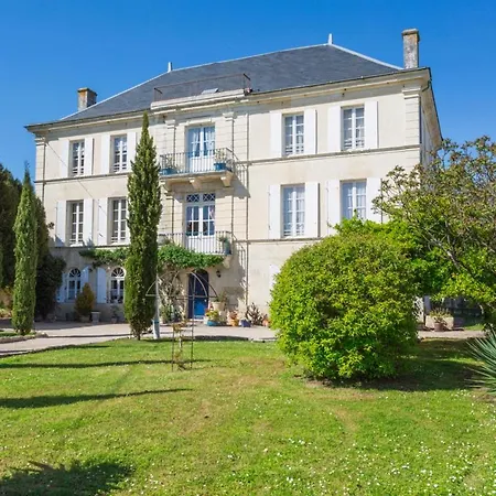Saint-just-luzac Chateau Sleeps 15 Pool Wifi
